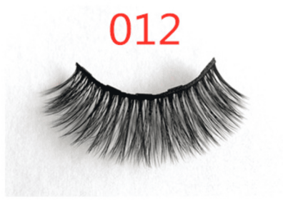 A Pair Of False Eyelashes With Magnets In Fashion (Format: 012 1 pair eyelashes)